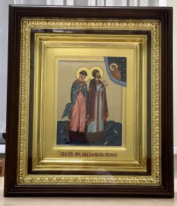 Икона «Петр и Феврония» в резном киоте Кириши